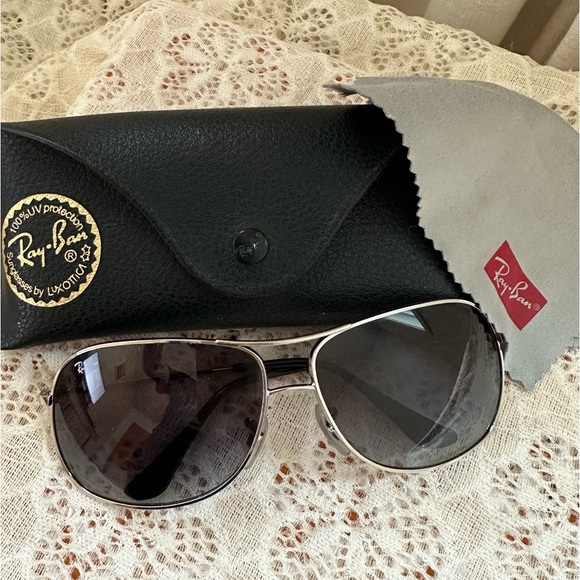 Ray-Ban Accessories - Ray-Ban Aviator Sunglasses✨
